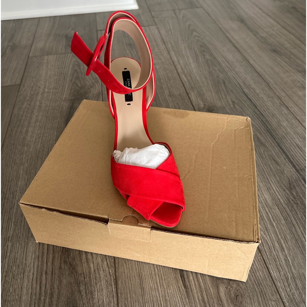 Ankle strap sandals